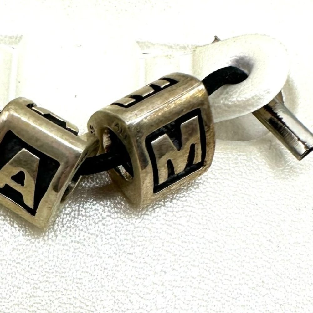 Pandora Letter M